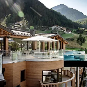 5* Отель - Alpine . Luxury . Life